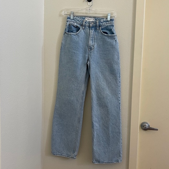 Abercrombie & Fitch Denim - Abercrombie & Fitch 90s Relaxed High Rise Jeans Curve Love 24